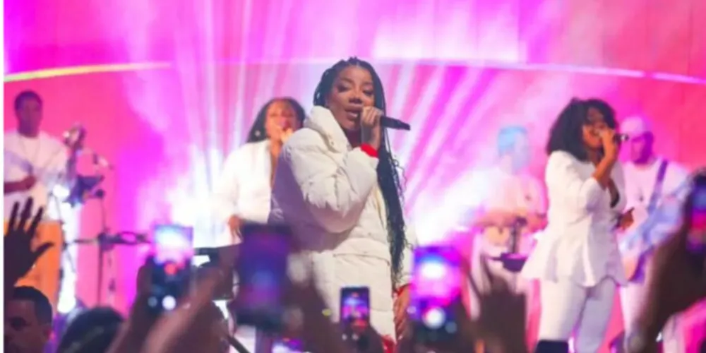 Ludmilla passa mal durante show em Curitiba e vai parar no hospital
