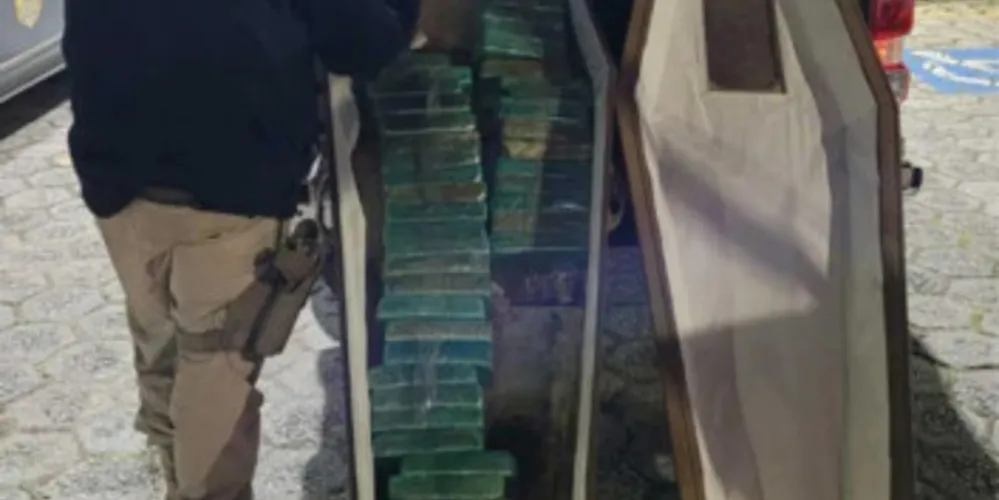 PRF apreende 50 kg de crack em caixão funerário