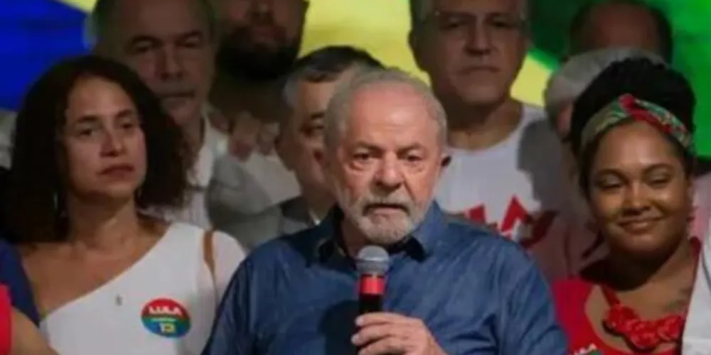 Lula faz enquete em rede social sobre volta do horário de verão