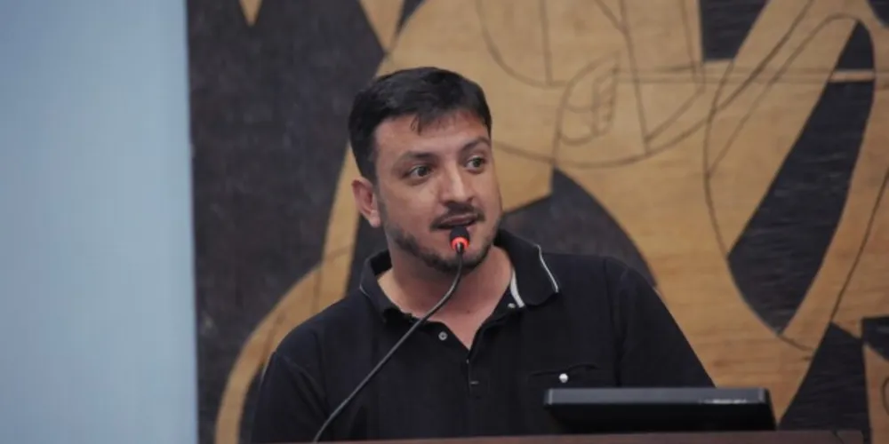 Ede Pimentel durante a sessão desta segunda-feira (3).