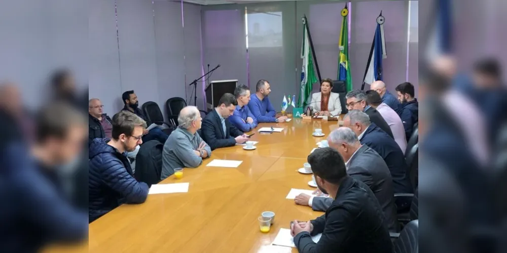 Reunião entre a prefeita Elizabeth e os vereadores da Câmara Municipal de Ponta Grossa