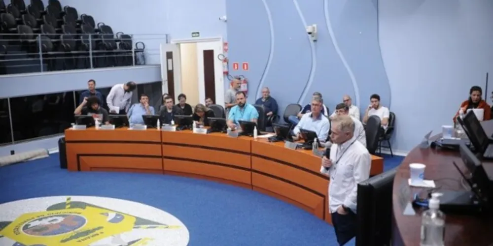 Reunião na Câmara Municipal de Ponta Grossa.