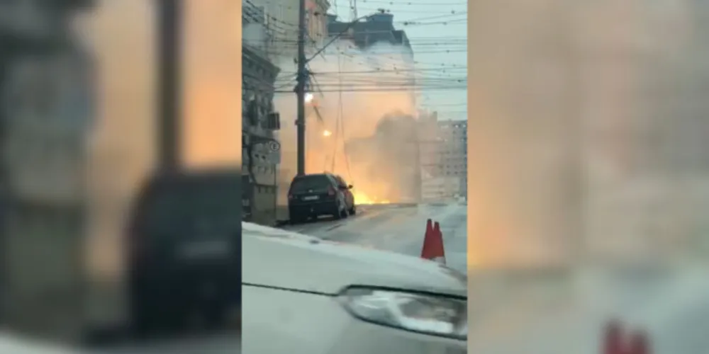 Até o momento não se tem informações de feridos. As ruas no entorno seguem bloqueadas.