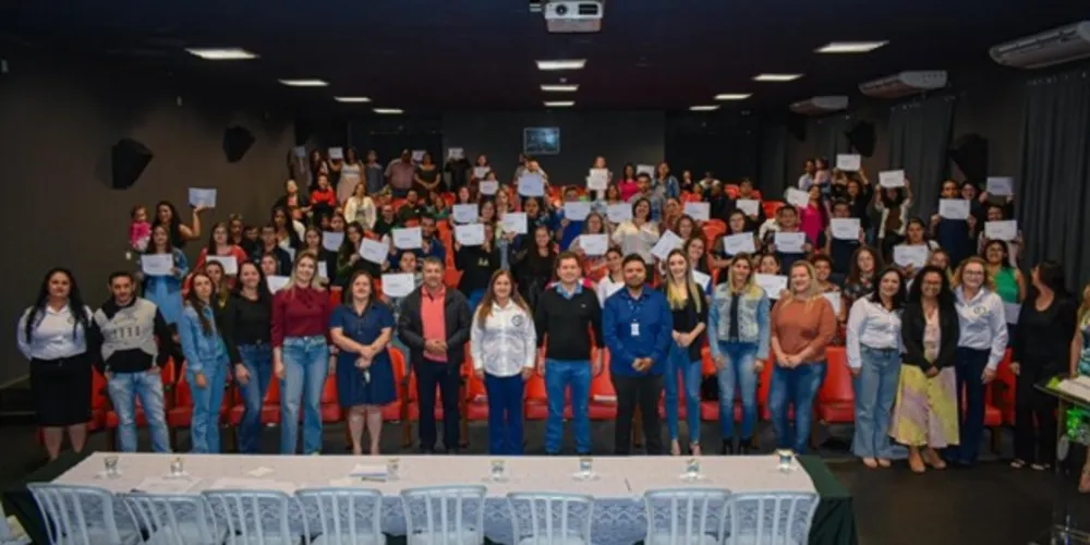 Representando a prefeita Alcione Lemos (União), o secretário Ghiovanny Lorusso, parabenizou  aos formandos