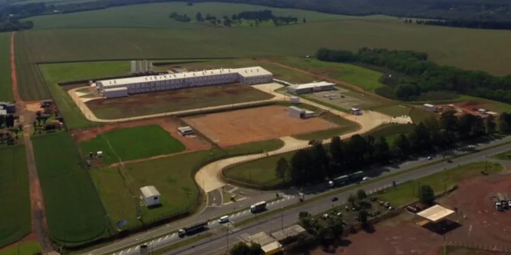 Fábrica foi construída no Distrito Industrial da cidade, às margens da BR-376