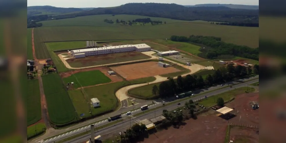 Fábrica foi construída no Distrito Industrial da cidade, às margens da BR-376