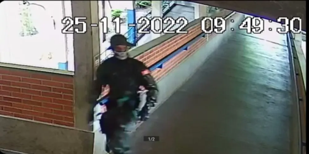 Disparos atingiram alunos e professores. Duas mortes foram confirmadas na escola Primo Bitti e um óbito no 2º colégio invadido