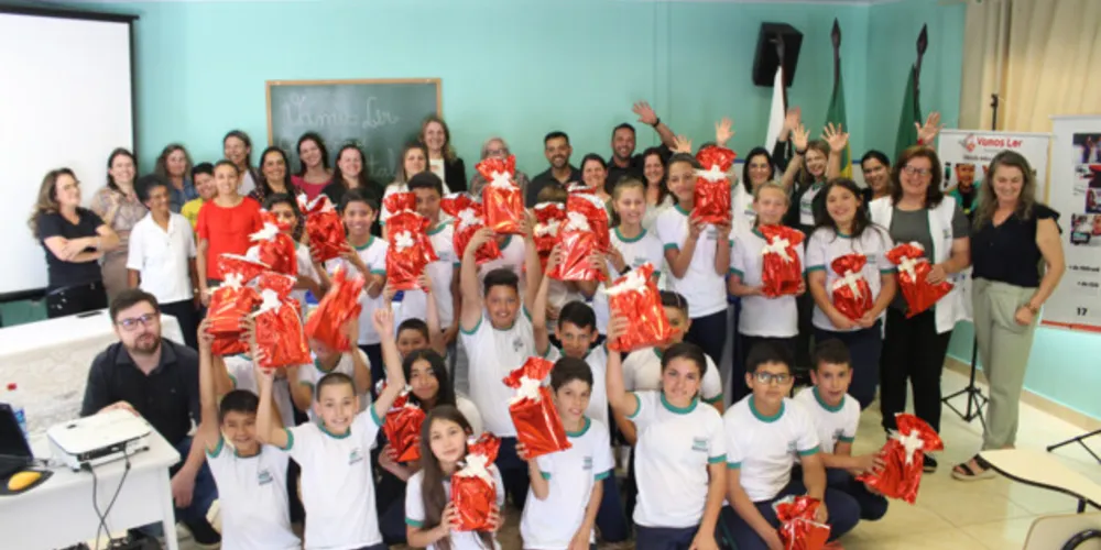Evento contou com a participação dos premiados, autoridades e diretoras