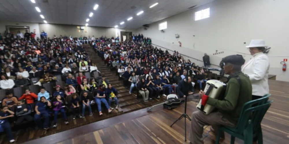 A atividade é alusiva ao Setembro Amarelo, iniciativa de sensibilização da comunidade destinada à discussão e prevenção do suicídio