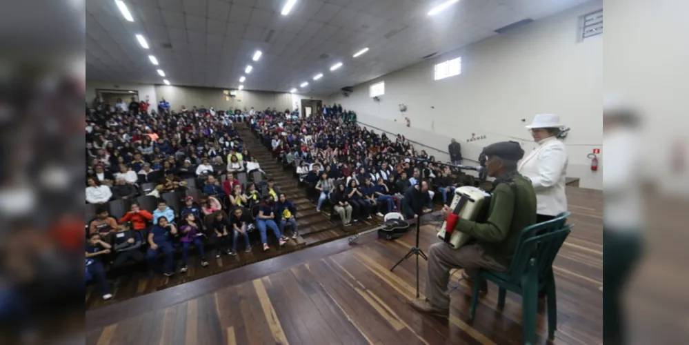 A atividade é alusiva ao Setembro Amarelo, iniciativa de sensibilização da comunidade destinada à discussão e prevenção do suicídio