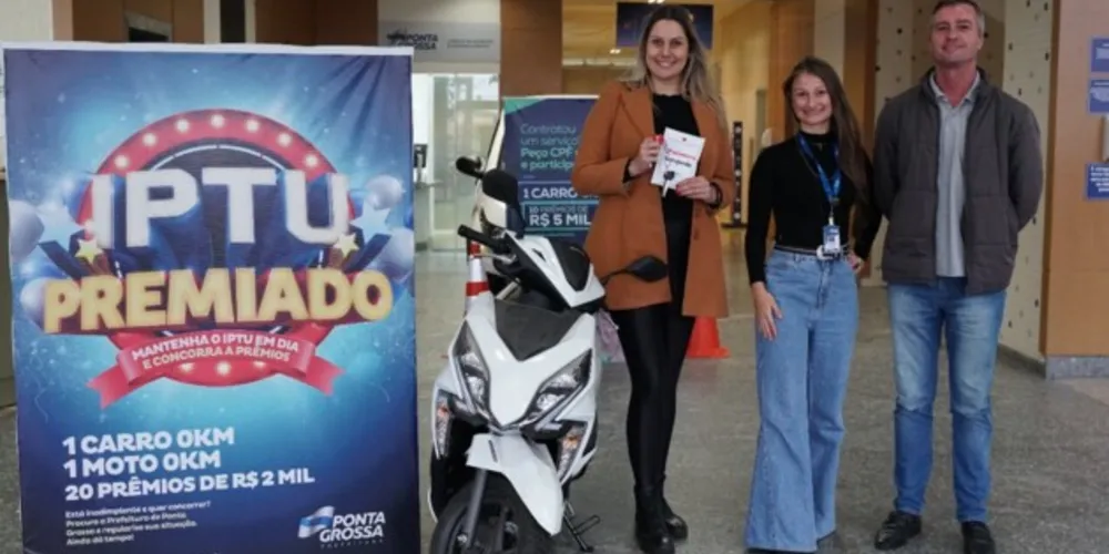 Entrega da motocicleta aconteceu na última semana, na Prefeitura Municipal