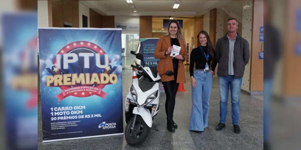 Entrega da motocicleta aconteceu na última semana, na Prefeitura Municipal