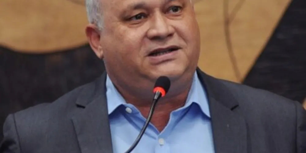 Vereador Izaías Salustiano (PSB) durante Sessão Ordinária na Câmara Municipal