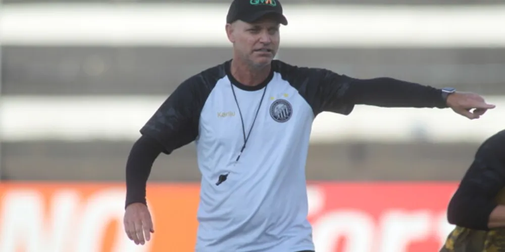 A equipe conta com o técnico da base Sandro Forner e outros seis profissionais