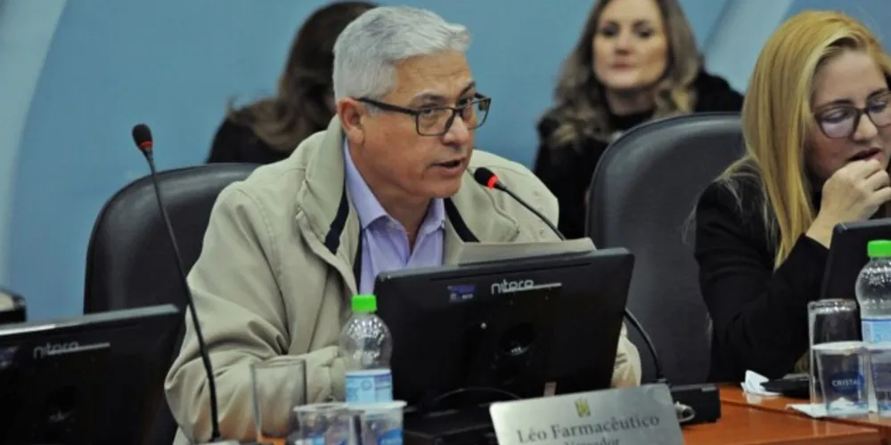 Léo Farmacêutico explicou a proposta durante a sessão desta quarta-feira (28).