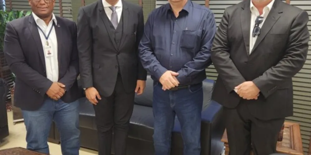 Marcelo Rangel em reunião na Secretaria de Saúde do Estado, em Curitiba.