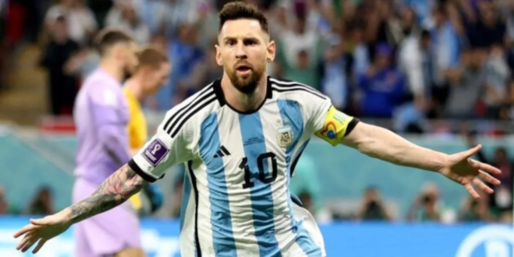 Lione Messi comemora o primeiro gol da Argentina contra a Austrália.