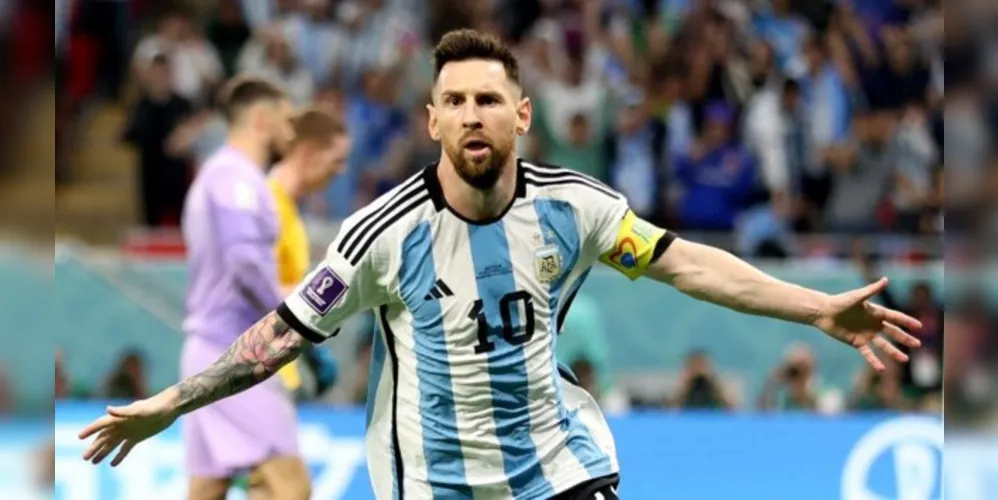 Lione Messi comemora o primeiro gol da Argentina contra a Austrália.