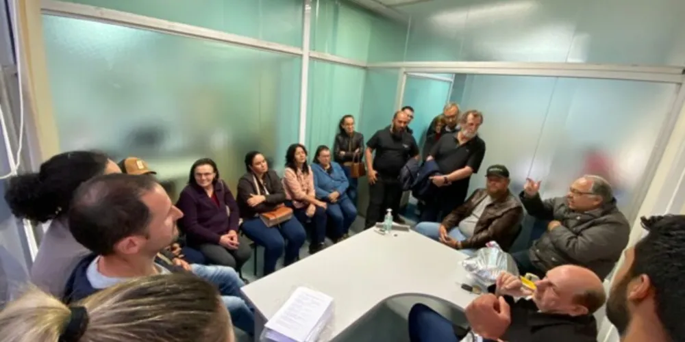 Residentes da região da Bocaina no gabinete do vereador Celso Cieslak (PRTB), nesta segunda-feira (10)