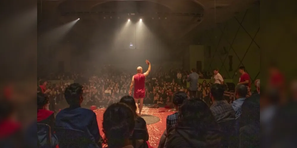 Espetáculo contou com a participação do público até no palco