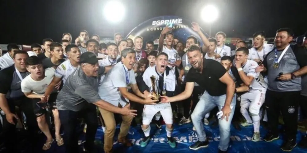 Paulo Balansin esteve na comemoração do título no estádio Germano Krüger.
