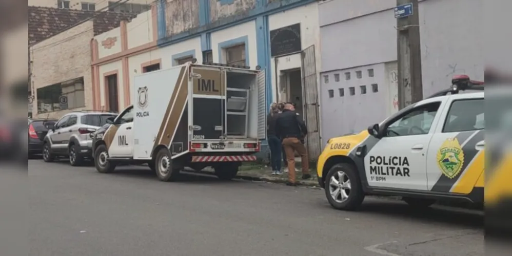 Equipes do Samu, da Polícia Militar, da Criminalística e do IML estiveram atendendo a ocorrência