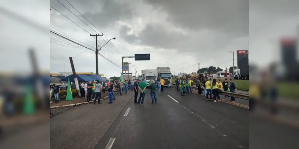 Manifestação tem 10 minutos de bloqueio e 10 minutos de trânsito liberado