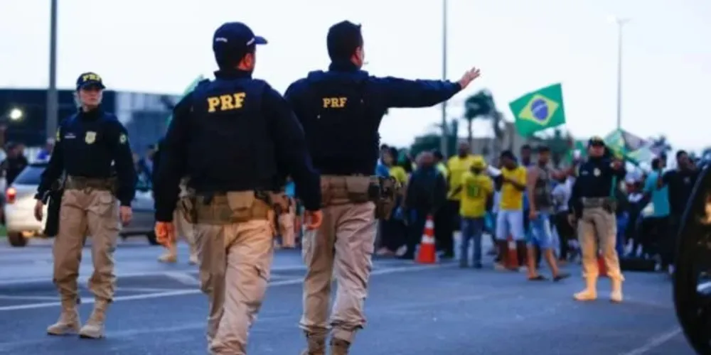 Os bloqueios acontecem desde o último domingo (30).
