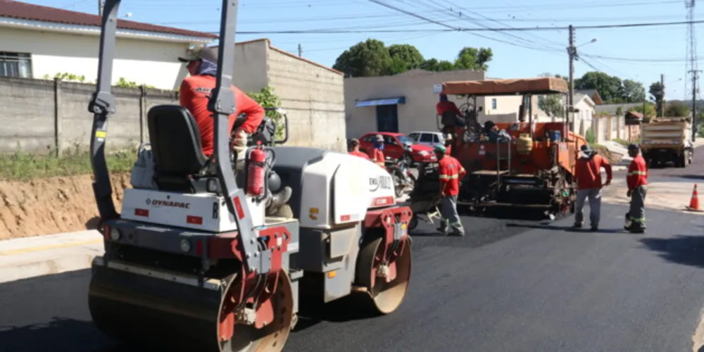 'Programa Asfalto Novo' aplica camada asfáltica na rua Cornélio Procópio