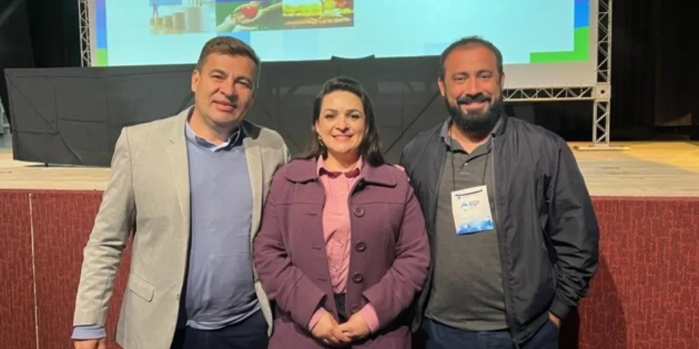 Presidente da AMP, Júnior Weiller, dialogou com a prefeita de Carambeí, Elisangela Pedroso; e com o prefeito de Piraí do Sul, Henrique Carneiro