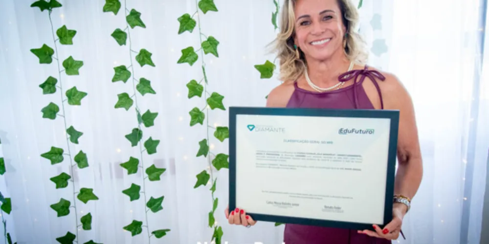 Luciana Aquiles Sleutjes, chefe do NRE Ponta Grossa.