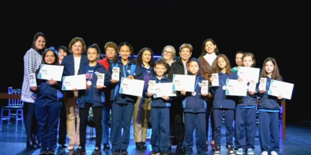 Premiação aos alunos aconteceu nesta quarta-feira (28), no Cine-Teatro Ópera