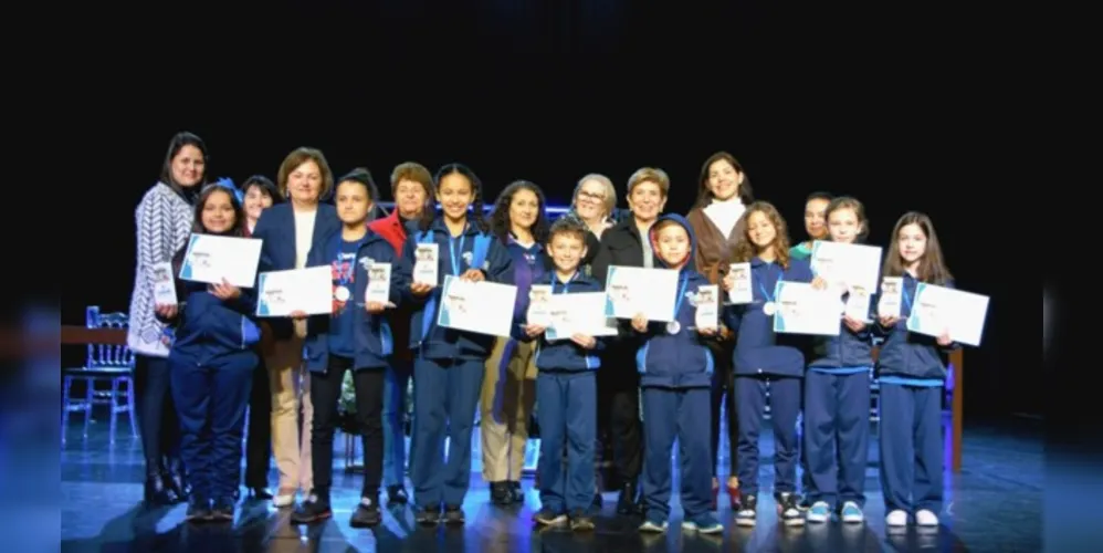 Premiação aos alunos aconteceu nesta quarta-feira (28), no Cine-Teatro Ópera