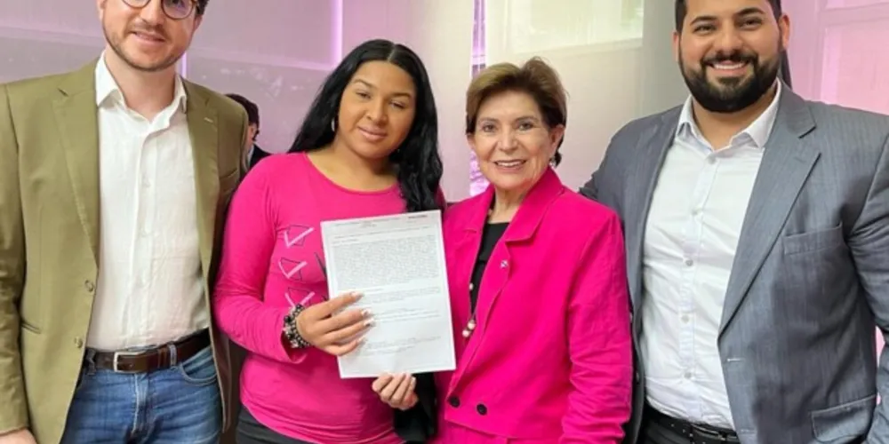 Solenidade aconteceu no gabinete da prefeita de Ponta Grossa, Elizabeth Schmidt