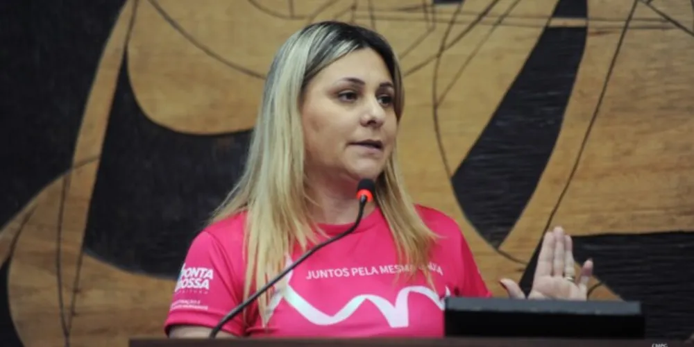 Juliane Dorosxi, presidente da Fundação Municipal de Saúde.