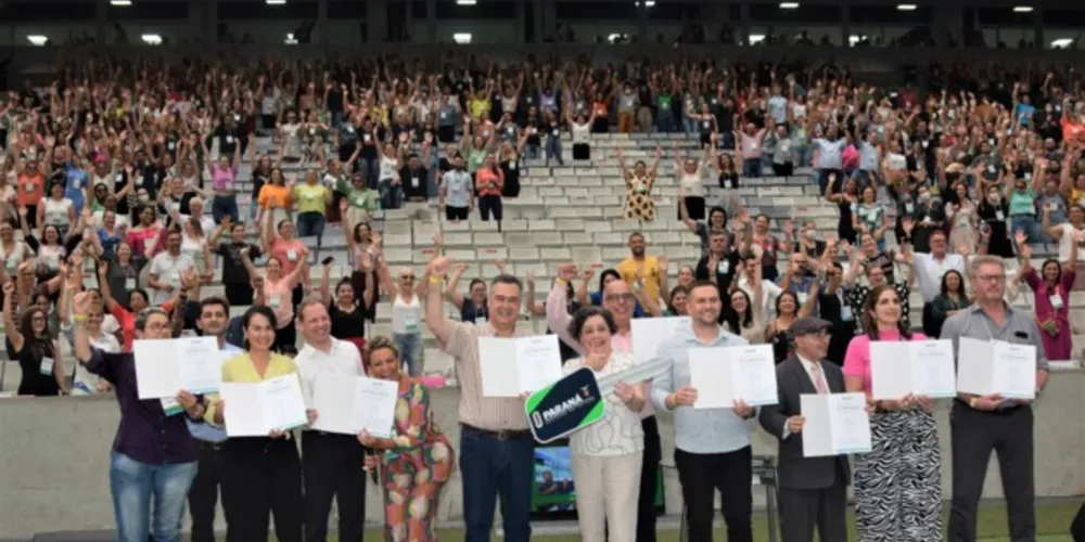 Prefeitos, secretários da Saúde, entre outras lideranças, estiveram reunidas na capital paranaense