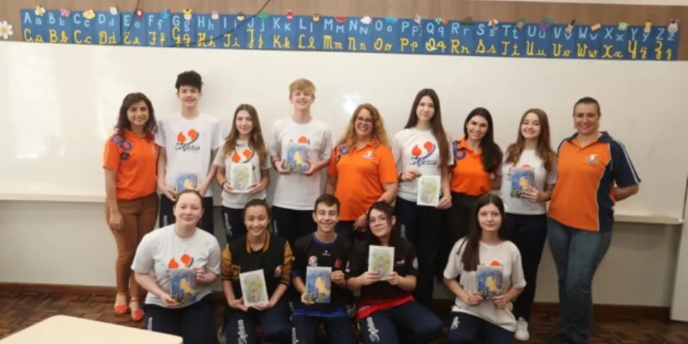 Livros foram concluídos e publicados pelos estudantes do colégio ponta-grossense