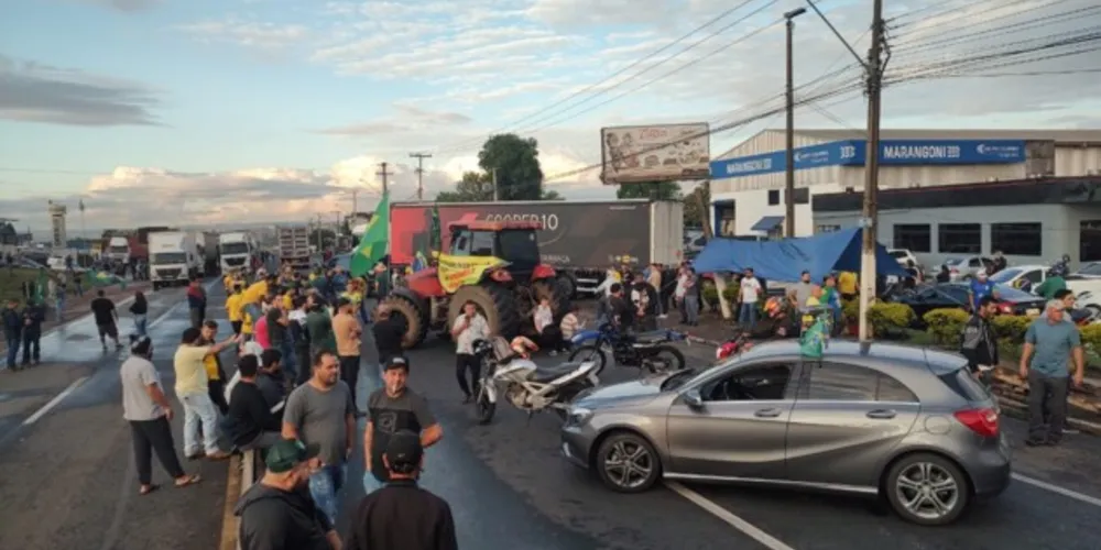 Os levantamentos foram divulgados na tarde desta segunda-feira (31). A categoria contesta a eleição de Luiz Inácio Lula da Silva (PT).