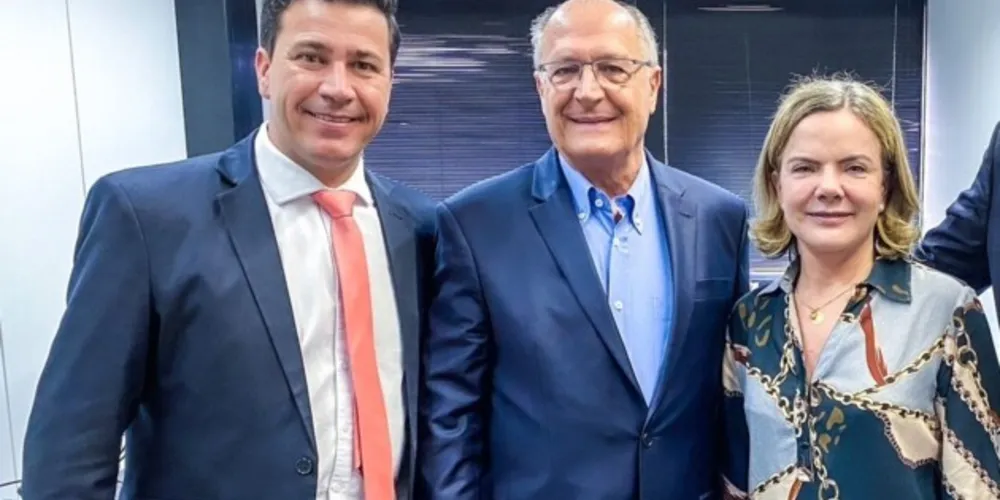 Arilson Chiorato (PT), Geraldo Alckmin (PSB) e Gleisi Hoffmann (PT)
