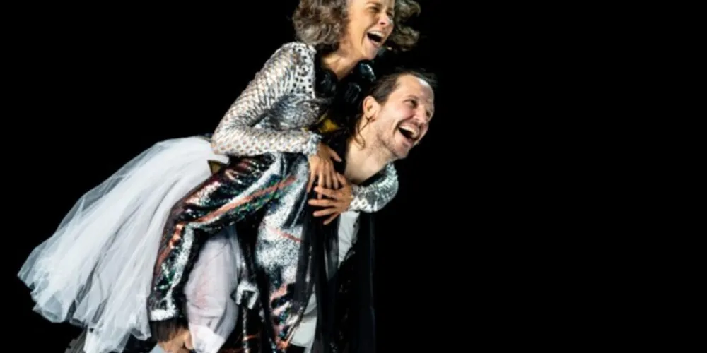 A peça ‘Tudo' conta com Vladimir Brichta, Julia Lemmertz, Dani Barros, Marcio Vito e Claudio Mendes