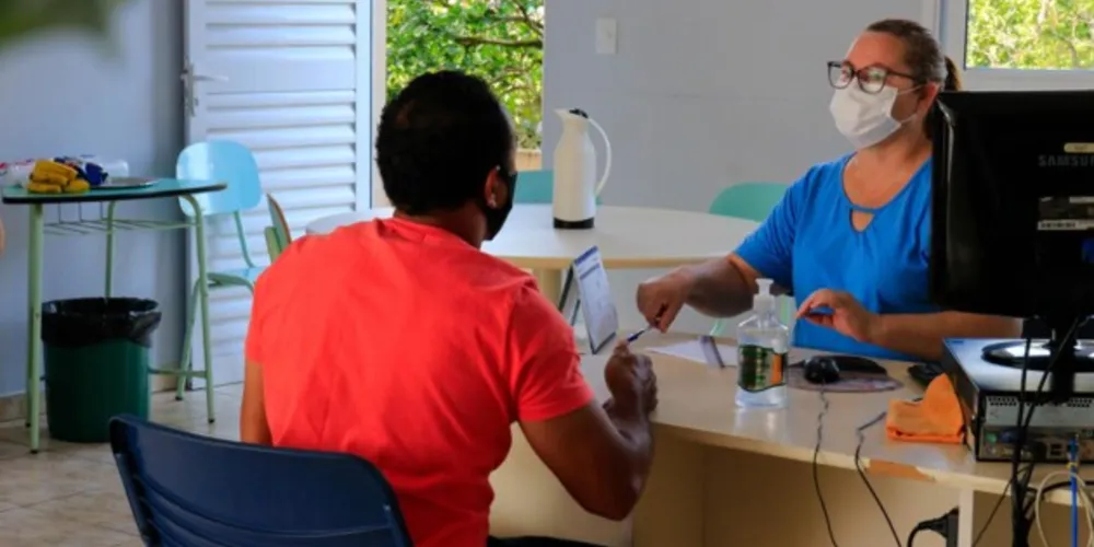 Ao todo, foram 57 novas vagas geradas no mês, com 118 pessoas encaminhadas e 71 colocados