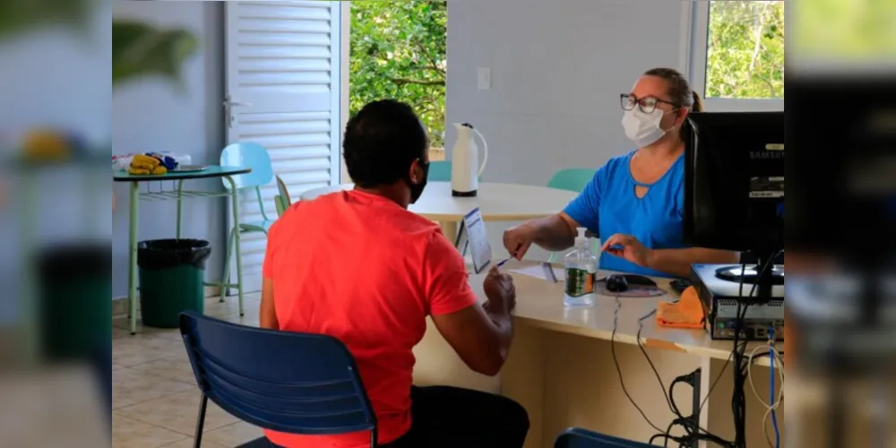 Ao todo, foram 57 novas vagas geradas no mês, com 118 pessoas encaminhadas e 71 colocados