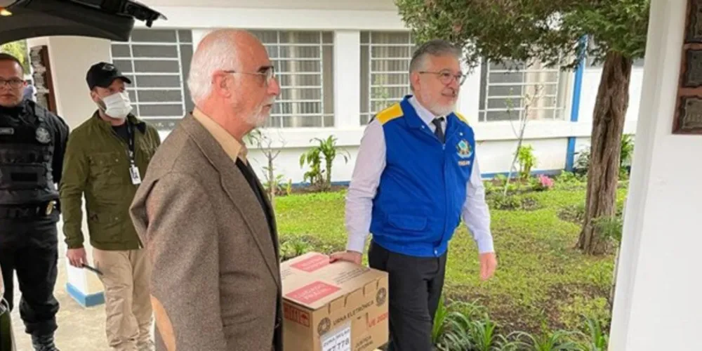 Em todo o estado, 25.856 urnas eletrônicas serão transportadas para 4.768 locais de votação por 737 veículos dos Correios e da JLM Almeida