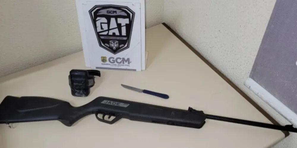 Em uma das ocasiões, homem realizou ameaças com uma faca e com uma carabina de pressão
