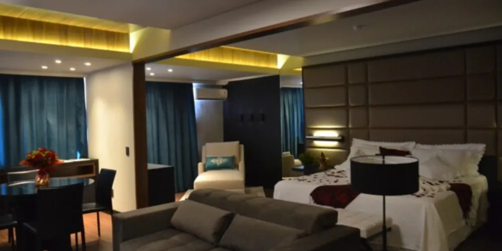 O espaço VIP é o maior do hotel, possui uma sala de estar, ambiente climatizado e totalmente isento de ruídos