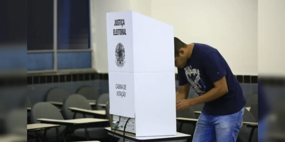 Uma das novidades nas Eleições 2022 é a unificação do horário de votação em todo o país. Pela primeira vez, todas as seções eleitorais funcionarão das 8h às 17h do horário de Brasília. Ou seja, cidades em fusos diferentes devem se adequar ao horário da capital federal