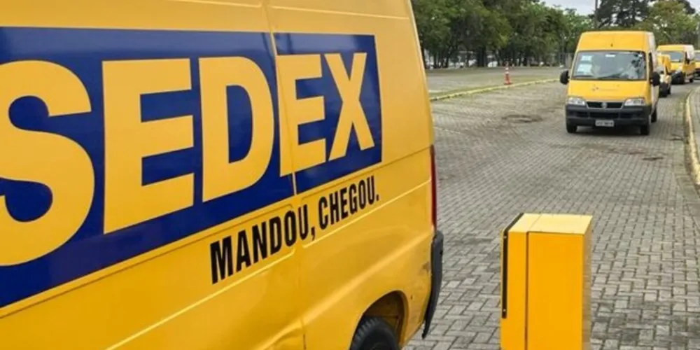 Urnas começaram a sair do Fórum Eleitoral às 7h deste sábado (1)