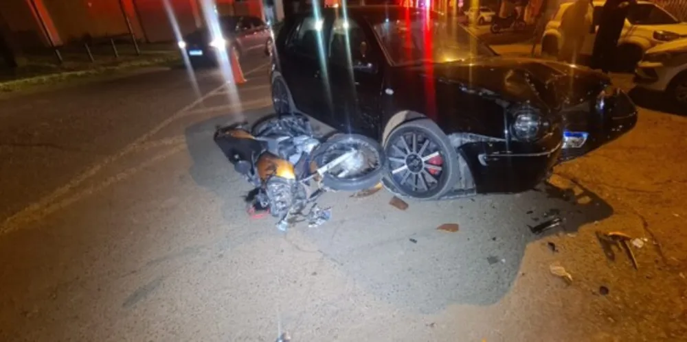 Acidente aconteceu na noite desta sexta-feira