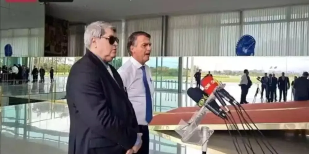 Presidente afirmou que só concorre à reeleição ao Palácio do Planalto para, segundo ele, evitar a volta de 'quadrilha de incompetentes' ao governo