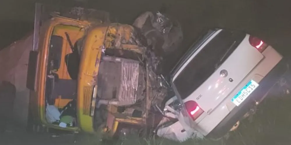 Vítimas fatais estavam em um Volkswagen Gol (foto) com placas de Arapoti